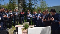ŞEHİT KABRİ BAŞINDA DUALARLA ANILDI