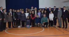 DEPREMZEDE ÖGRENCiLER YARARINA RESiM SERGiSi AÇILDI