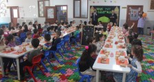MİNİKLERİN TEKNE ORUÇ SEVİNCİ