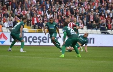 GİRESUNSPOR – SİVASSPOR’A 2- 0 YENİLDİ