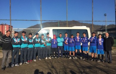 ŞEHİT CENGİZ SARIBAŞ MTA LİSESİ KROS’DA MADALYALARI TOPLADI