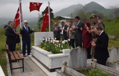 ŞEHİT CANTÜRK,MEZARI BAŞINDA DUALARLA ANILDI