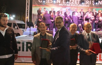 VALi’DEN GAZETEMiZE PLAKET