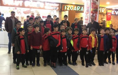 AKADEMİ FUTBOL OKULU ÖĞRENCİLERİNİN SİNEMA KEYFİ