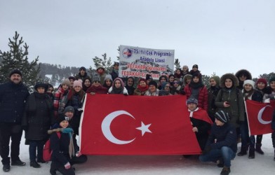 ÇPL ÖĞRENCİLERİ ATALARINI ANDILAR