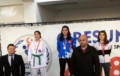 HACIALİOĞLU, KARATE’DE İL BİRİNCİSİ OLDU