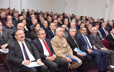 VALİ,BELEDİYE BAŞKANLARI VE MUHTARLARLA BULUŞTU
