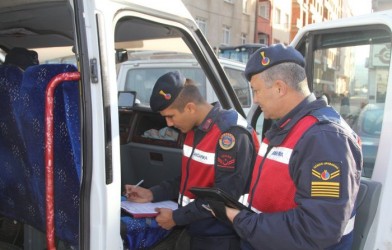OKUL SERViS ARAÇLARI DENETLENDi