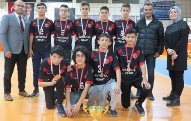 VOLEYBOLDA iL  ŞAMPiYONUYUZ