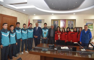 KARADERE ŞAMPİYONLARI AĞIRLADI