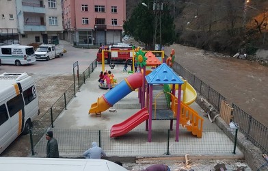 ÇOCUK PARKI HiZMETE SUNULDU