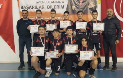 SÜLEYMAN DEMİREL OKULUNUN BAŞARISI TAKDiR TOPLADI