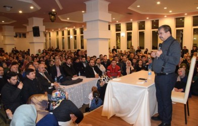 HAYATI iNANÇ SEVGiSi SALONLARA SIĞMADI
