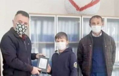 500 ADET TABLET ÖĞRENCİLERE ULAŞTIRILDI