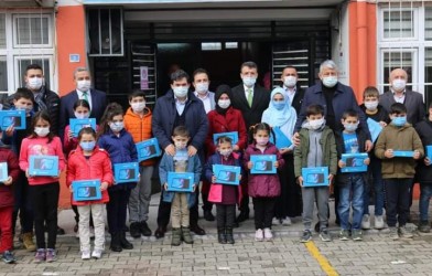 100 ÖĞRENCİYE TABLET