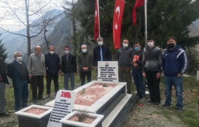 ŞEHİDİMİZ MURAT ŞAHİN MEZARI BAŞINDA ANILDI