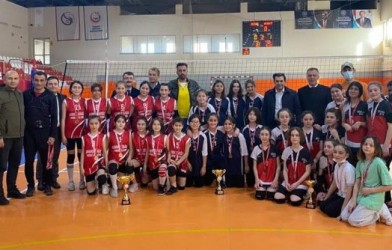 VOLEYBOL’DA CANTÜRK ORTAOKULU 1.OLDU