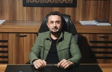 DEMiRöZ ADAYLIĞINI AÇIKLADI