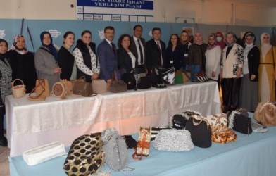 EL EMEĞi GöZ NURU ÇANTALAR SERGiLENDi