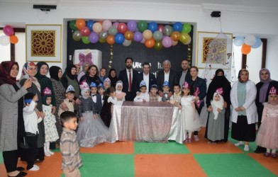 MİNİK ÖĞRENCİLER TAÇ GİYDİ