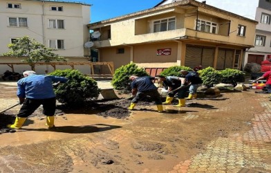 SEL VE HEYELANLARIN AÇTIĞI TAHRiBATLAR GiDERiLiYOR DEVAM EDİYOR