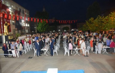 ESPiYE 15 TEMMUZ DEMOKRASi VE MiLLi BiRLiK GüNüNDE TEK YüREK