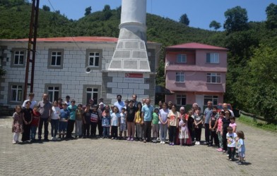 KADiM OYUNLARLA ŞENLENDiLER