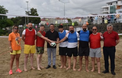 PLAJ VOLEYBOL TURNUVASI BAŞLADI