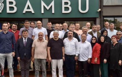 KAHVALTIDA BiR ARAYA GELDiLER