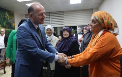 VALİ HUZUREVİNİ ZİYARET ETTİ