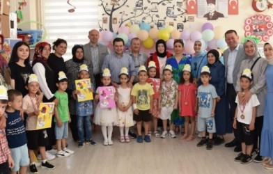 ÖĞRENCİLERİN KARNE SEVİNCİ