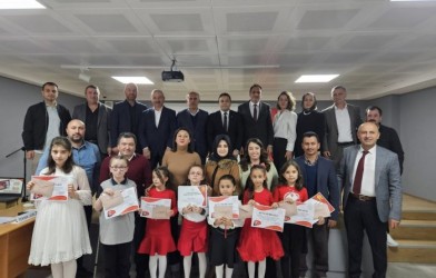 İSTİKLAL MARŞI’NI GÜZEL OKUMA YARIŞMASI