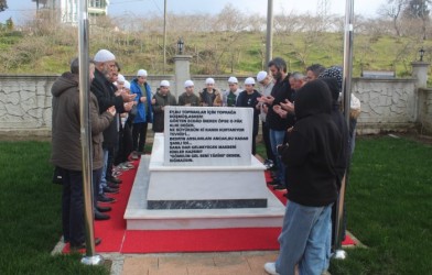 ŞEHİT MEZARINA ZİYARET