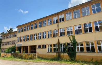 ÖNAL,”OKUL KADERİNE TERK EDİLDİ”